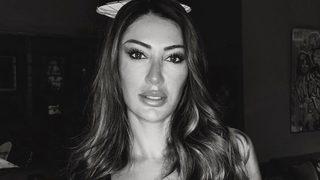 Merve Oflaz'dan mini şortlu poz! Kalem gibi