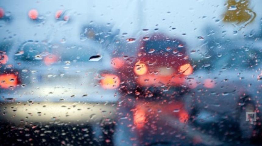 Yangın &ccedil;ıktı, trafik kilitlendi