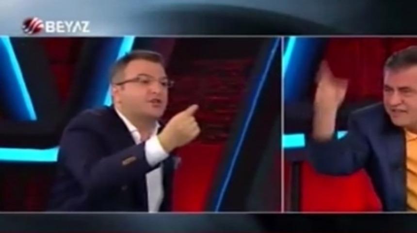 &Uuml;mit Zileli Cem K&uuml;&ccedil;&uuml;k'e canlı yayında telefon fırlattı