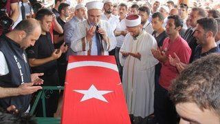 Rizeli şehit uzman çavuş Emrah Aytemiz son yolculuğuna uğurlandı