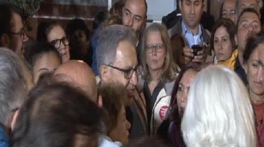 Zülfü Livaneli ve Kardeş Türküler'den Cumhuriyet'e konserli destek