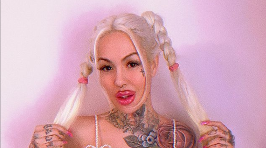 Estetik ameliyatların dozunu kaçırdı! Eski halini “Doğal güzelliktim” notuyla paylaştı