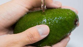 Avokadonun bir aya kadar olgun kalmasını sağlayan akıllara durgunluk veren yöntem