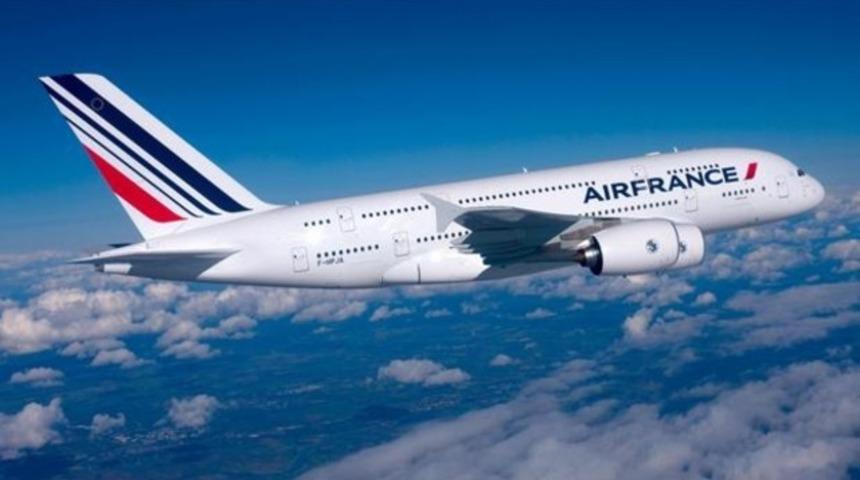 Dua eden Müslüman uçaktan atıldı