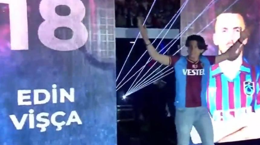 Şampiyonluk kutlamasında ilginç an! Enis Destan sahneye çıktığı anda...