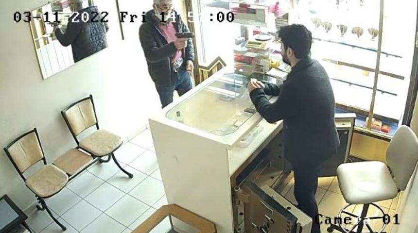 Kuyumcuya müşteri gibi girip silah çekmişti... Bilezik hırsızı hasta ziyaretinde yakalandı