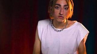 Mika Raun imajını değiştirdi! Hiç yakışmamış