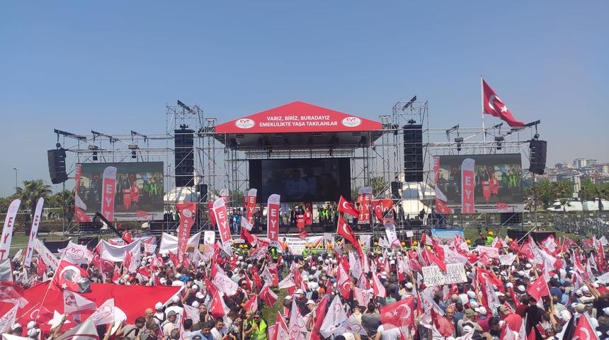 Maltepe'de EYT mitingi! 'En güzel tepkimizi sandıkta göstereceğiz'