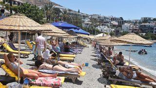 Bodrum'da havalar ısındı, plajlar doldu