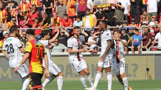 9 kişi Beşiktaş, Göztepe'den 3 puanı kaptı! Nefes kesen mücadele...