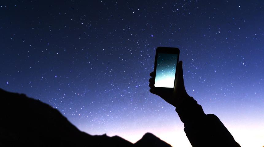 Kalbe giden yol nereden geçer bilmiyoruz ama yeni iPhone'a giden yol uzaydan geçebilir! Gözler Apple'a çevrildi