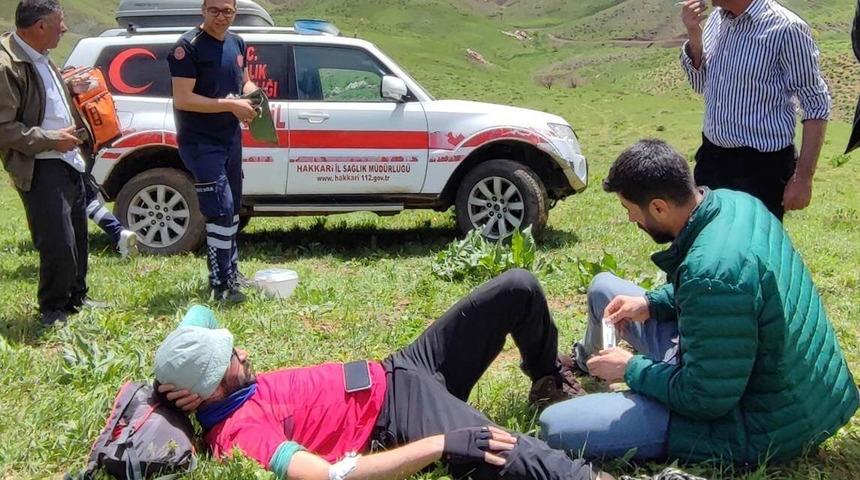 Doğa yürüyüşü yaparken engerek yılanıyla karşılaştı! Hastanelik oldu