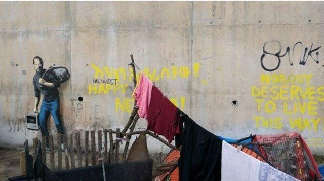 Banksy, mülteci kampında göçmen Steve Jobs u çizdi 2