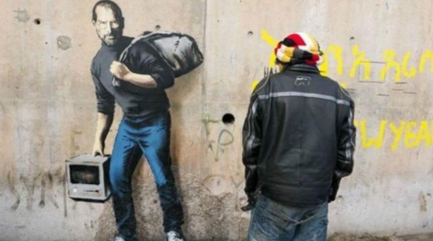 Banksy, mülteci kampında göçmen Steve Jobs'u çizdi