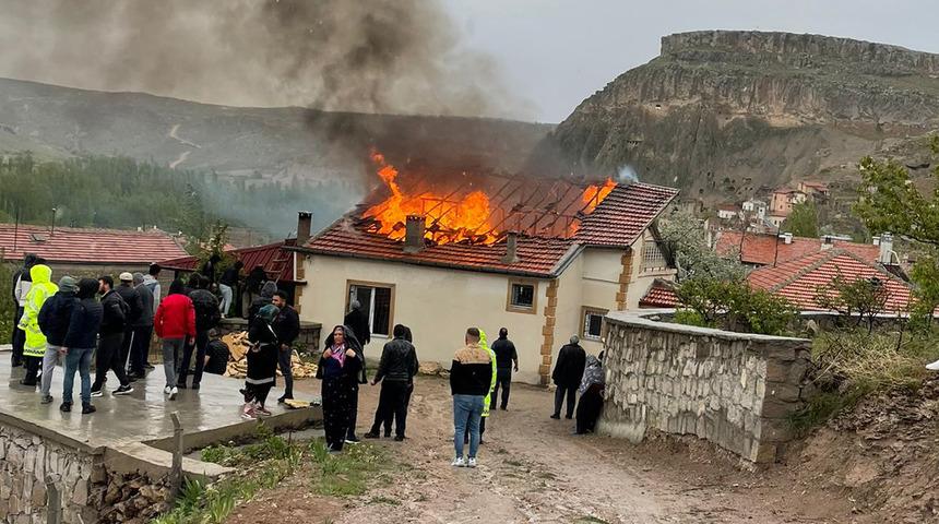 Aksaray'da feci olay! Eve yıldırım düştü