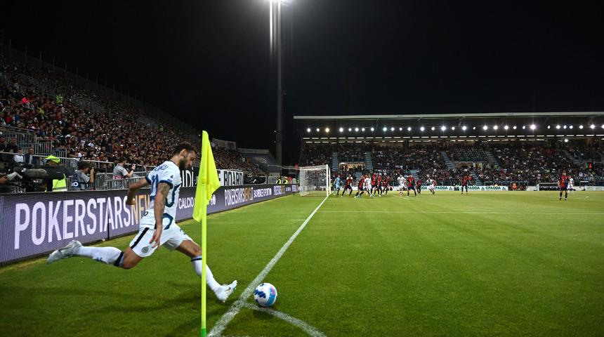 Son dakika: Zlatan Ibrahimovic'ten Hakan Çalhanoğlu'na gönderme! Mikrofonu aldı ve...