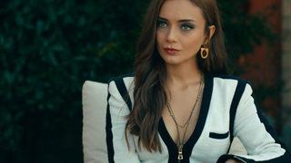 Damla Sönmez'den kumsal pozları! Yorum yağdı