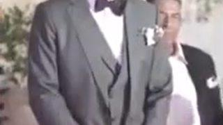 Düğünde dekoltesiyle olay yarattı! Gelinliği damadı bile şoke etti 