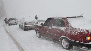 Ermenek’te kar yağışı hayatı felç etti