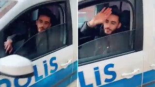 Son dakika: Polis aracı kullanan sığınmacı sınır dışı ediliyor! Tepki çeken video bakın nasıl çekilmiş