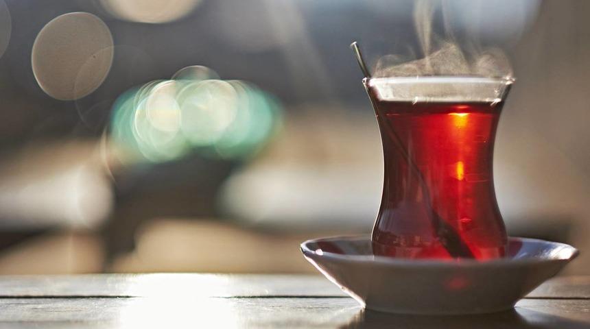 Çay tiryakileri bu habere çok üzülecek: ÇAYKUR’dan yüzde 43’lük zam! Enflasyona 1,25 puan ekleyecek…