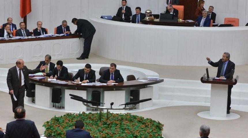 Kamer Genç ve Burhan Kuzu Meclis'te kavga etti
