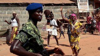 Afrika birlikleri Gambiya sınırında