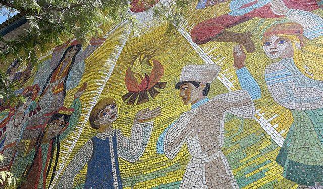 Ukrayna da y&uuml;zlerce kişinin infaz edildiği bir su&ccedil; mahalline d&ouml;n&uuml;şen &ccedil;ocuk kampı 9