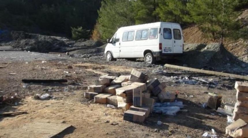 İşçiler öldü, servis minibüsü maden önünde bekliyor