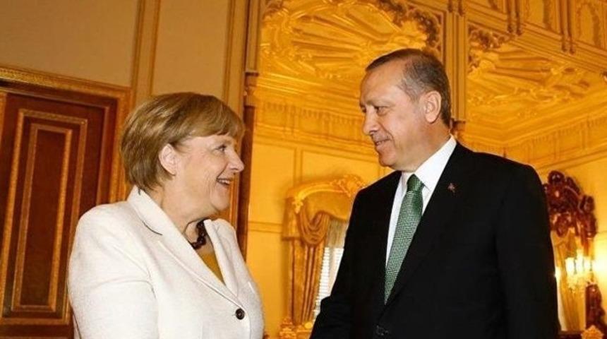 Merkel T&uuml;rkiye'ye geliyor