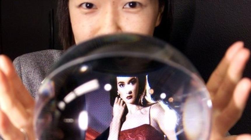 'Fuhuş için beyin yıkayan' Japon falcıya tazminat cezası