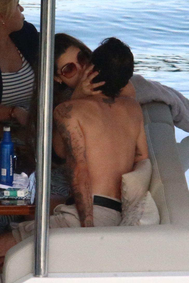 Marc Anthony ve 30 yaş küçük nişanlısı Nadia Ferreira yatta aşka geldi G2