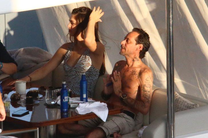 Marc Anthony ve 30 yaş küçük nişanlısı Nadia Ferreira yatta aşka geldi G1