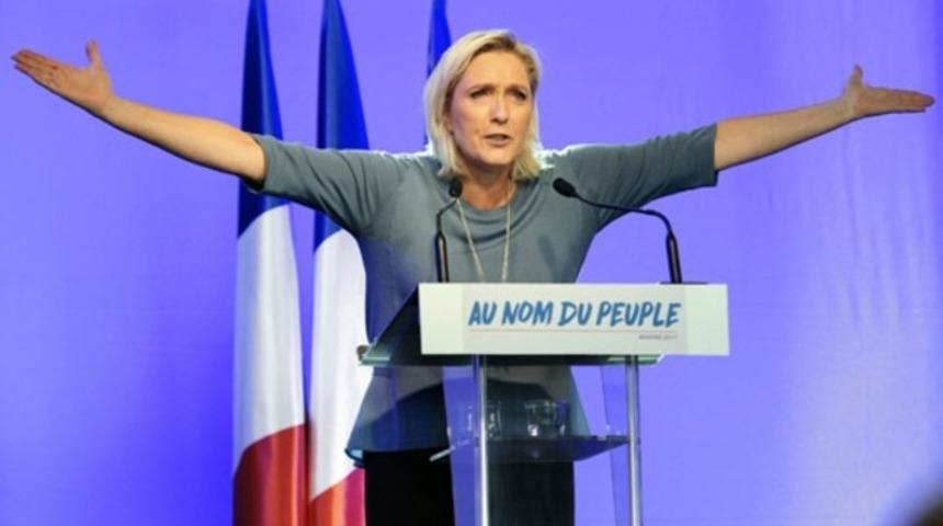 Le Pen: AB &ouml;ld&uuml; ama hen&uuml;z kendisi bilmiyor