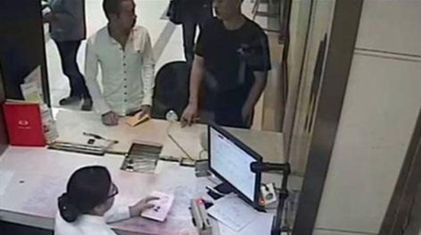 Hırsızıyla bankada karşılaştı