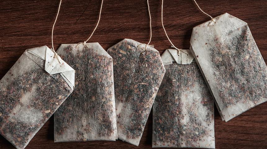 Sakın atmayın! Demlikte kalan çayın faydalarına şaşıracaksınız