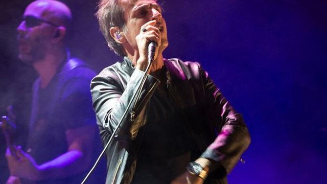 Teoman Harbiye'de coşturdu! Ayağa kalkın ki kendimizi rockstar gibi hissedelim