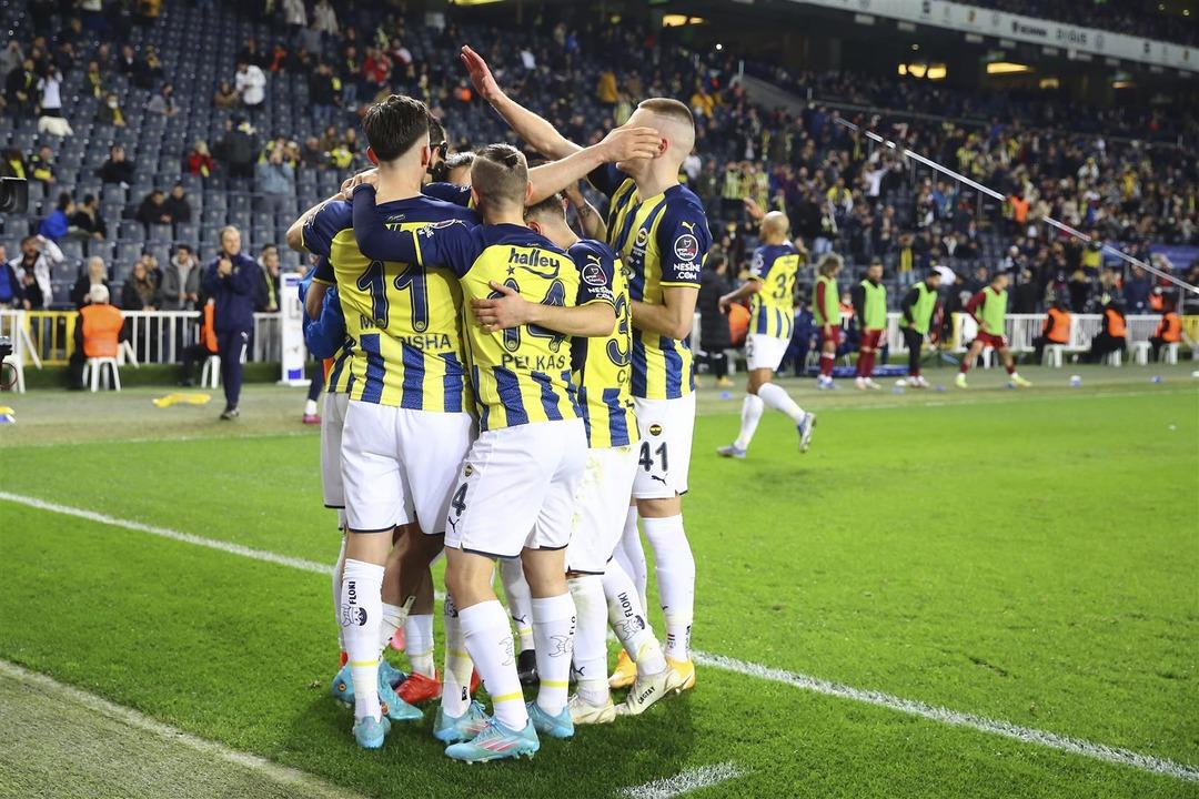 Son dakika: Fenerbah&ccedil;e'de 5 ismin bileti kesildi! Yeni sezonda yoklar...