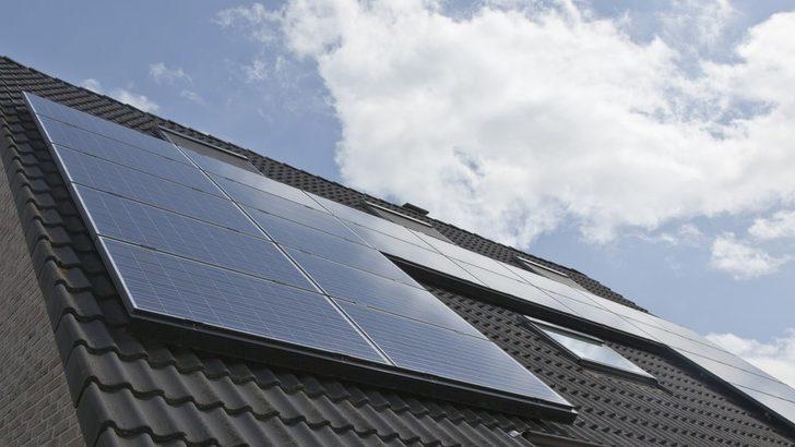 AB'den Rus enerjisine alternatif plan: 'Yeni kamu binalarına güneş panelleri zorunluluğu getiriliyor'