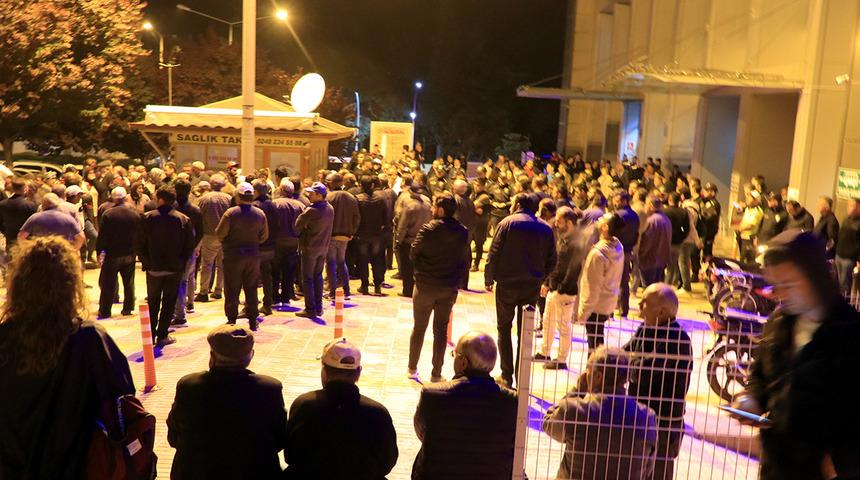 Kent karıştı! Boş arazide buluşup birbirlerine ateş ettiler, yakınları kahroldu
