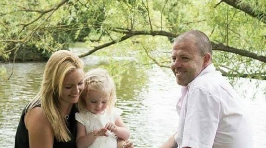 İki ikiz bebeğe aynı anda hamile kaldı