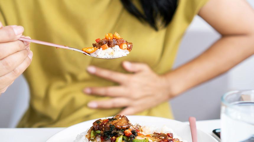 Ne varsa doğallıkta var! Mide ekşimesini anında geçiren yiyecekler