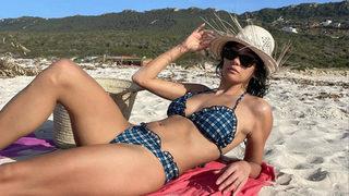 Aybüke Pusat sezonu açtı! Bikinili paylaşım