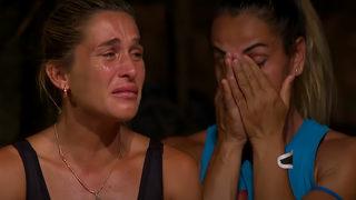 Survivor'da eleme sonrası gözyaşları sel oldu! Yanına koşarak hüngür hüngür ağladı