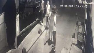 İstanbul’da kapkaç şoku! Arkadaşına fotoğraf gösterirken telefonu çalındı