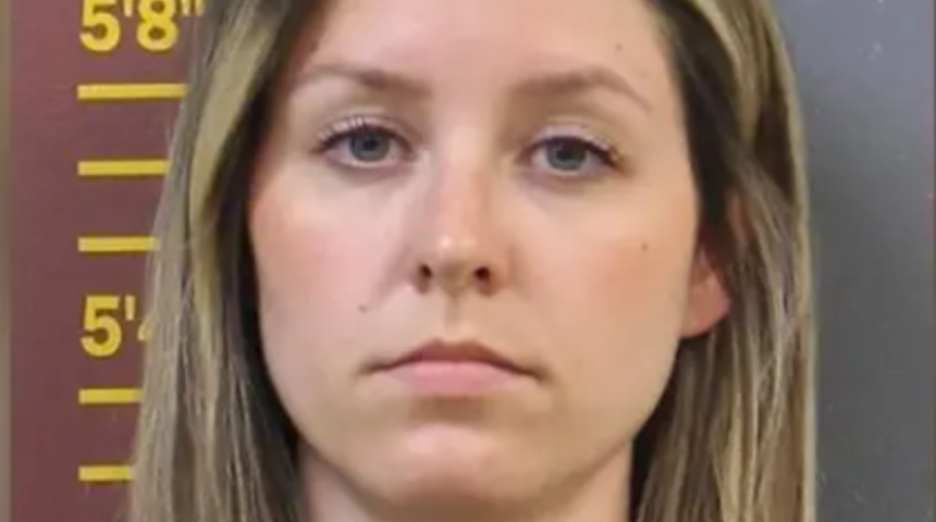 Okulda skandal! Öğretmen evinde öğrencisiyle cinsel ilişkiye girdi, onları kocası yakaladı