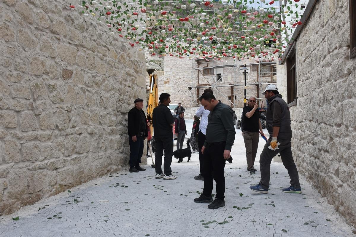 3 bin yıllık Ayazini k&ouml;y&uuml;, "sabun", "nazar" ve "şemsiye" sokaklarıyla canlandı