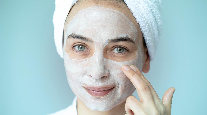 Bu maske ile cildiniz çok daha beyaz olacak! Cilt lekelerini de gideriyor…