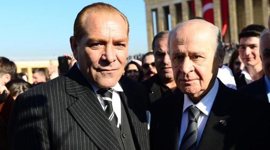 Atatürk'ün benzeri ile selfie