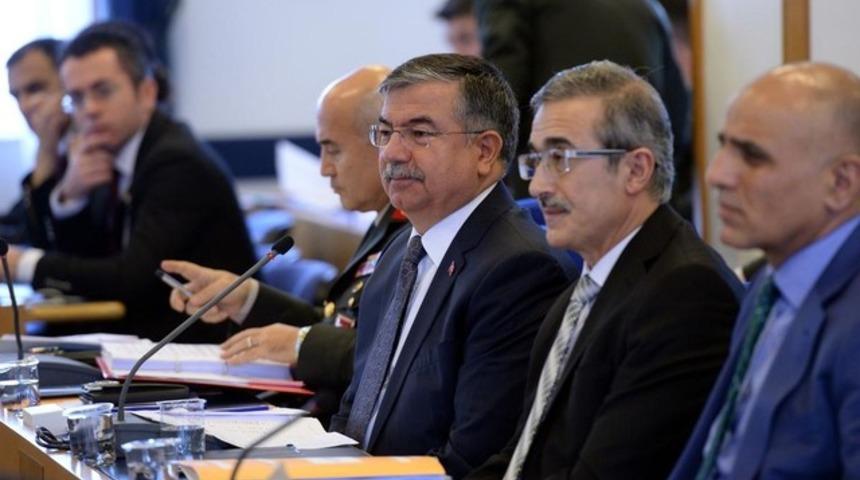 Tartışma çıktı, milletvekilleri komisyonu terk etti